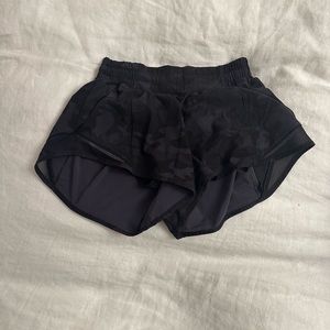 Black camo 2.5 “ hotty hot short shorts